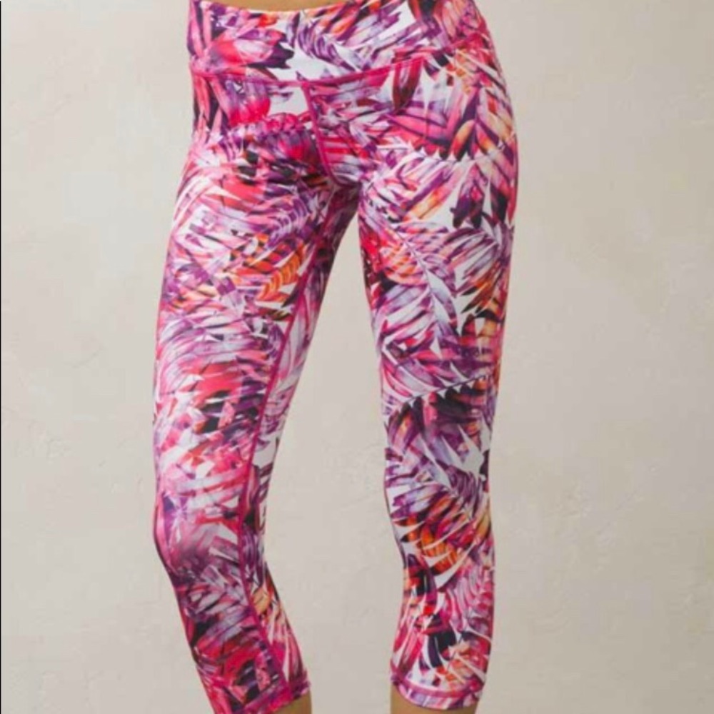 EUC Medium Prana Roxanne Capri.